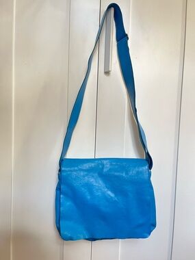 M0851 Bright Blue Leather Crossbody Shoulder Bag